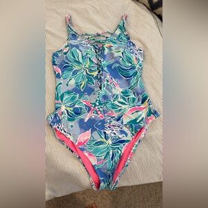 Lilly Pulitzer Bundle size 10 swimsuit and  matching coverup fits a medium